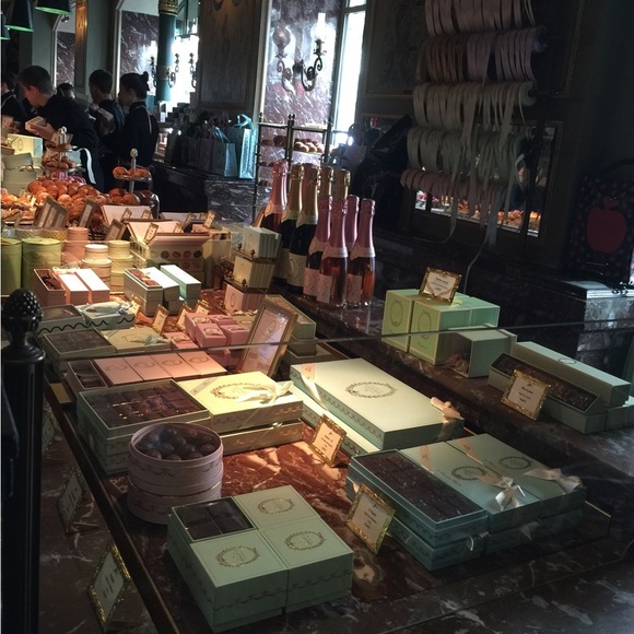 Laduree Les Secrets Keychain/Bag charm - Picture 6 of 8